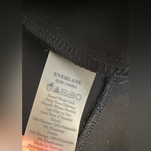 New EVERLANE The Ponte Short Sleeve Dress Black Split VNeck Mini Structured nwot - Picture 10 of 11